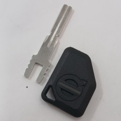 VOLVO КАМИОН КЛЮЧ С МЯСТО ЗА ЧИП WT47