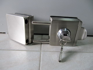 PVC, АЛУМИНИЕВИ, СТЪКЛЕНИ ВРАТИ, ЩОРИ